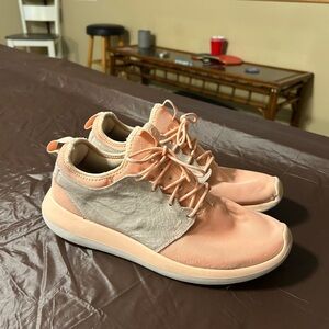 Nike Roshe One Men's Peach and Beige Sneakers